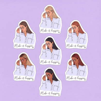 Laminoitu tarra-arkki, jossa eri ihon- ja hiustenvärisiä naishahmoja, silmälaseja pitelevä nainen ja teksti ”make it happen”, valmistettu Suomessa.