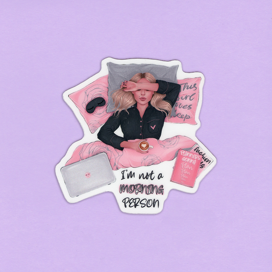 humoristinen aamukahvin ystävän tarra, laminoitu ja säänkestävä PP‑materiaali, sopii kalentereihin, kannettaviin, juomapulloihin ja muuhun personointiin, valmistettu Suomessa